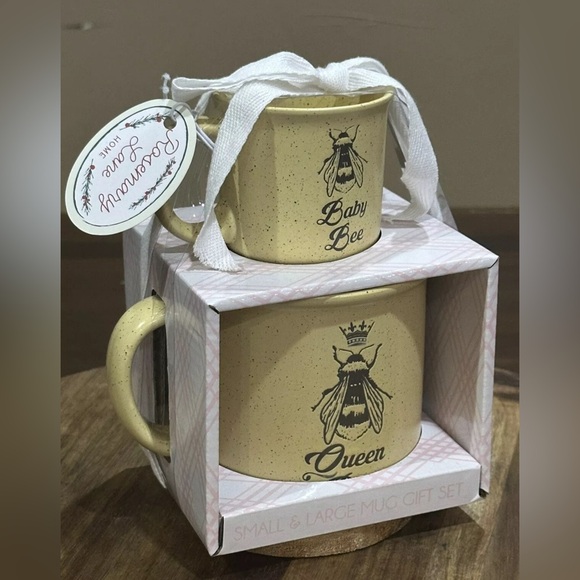 Mug set - Rosemary Lane Home Ceramic Queen Bee And Baby Bee Mug Set - Picture 7 of 7